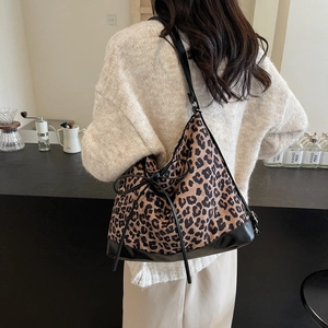Grand sac hobo léopard élégant avec nœud noir pour femme, collection hiver 2024