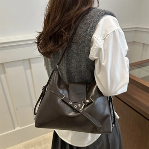 Retro deep brown leather tote bag for women shown on shoulder in a stylish autumn outfit