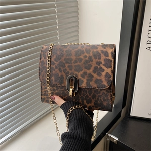 Women Leopard Print Shoulder Bag Vintage PU Leather Crossbody Bag With Gold Metal Chain Link Small Square Bag Lock Closure