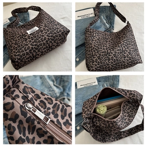 Détails du grand sac cabas léopard avec fermeture éclair et intérieur spacieux