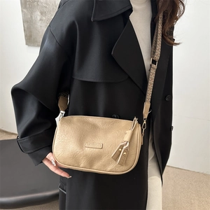 Retro khakifarbene Umhängetasche mit Jacquard-Gurt und modischem Metallschild