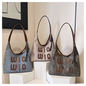 Three oversized vintage canvas tote bags in blue, beige, and brown with WIO WIO logo