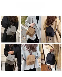 Sac à dos en laine en plusieurs couleurs montrant diverses méthodes de transport