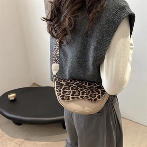 Minimalist leopard print saddle bag with wide strap for winter daily fashion styles