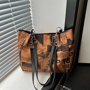 Fashion Newspaper Print Large Capacity Oxford Tote Bag For Women Retro Style Shoulder Bag With Chain Decoration