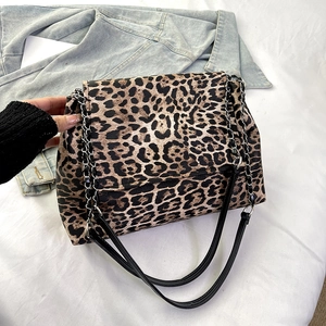 Trendy Leopard Print PU Leather Large Capacity Shoulder Bag With Metal Chain Strap Vintage Underarm Flap Bag For Women