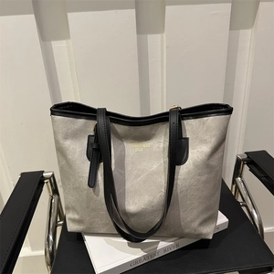 Borsa Tote in Pelle PU Grande Capacità Vintage per Donna Minimalista Tinta Unita Borsa a Tracolla Con Pendente in Peluche