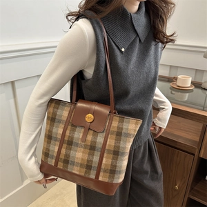 Retro brown plaid wool tote bag with leather straps and golden metal N detail