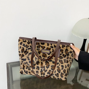 Women Leopard Print Faux Fur Tote Bag Large Capacity Plush Handbag With Small Pouch Minimalist Autumn Winter Shoulder Bag