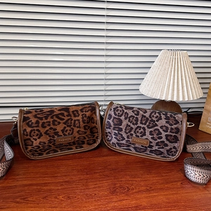 Retro leopard print crossbody bag with wide shoulder strap in warm brown and cold grey