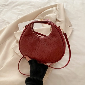 Women Woven Crescent Shoulder Bag Minimalist PU Leather Hobo Handbag Vintage Solid Color Crossbody Purse With Top Handle Adjustable Strap
