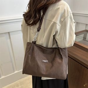 Minimalist large capacity dark brown matte leather tote bag with chain shoulder strap