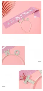 Détails de l'écharpe rose scintillante et du diadème doré TWO pour 2e anniversaire