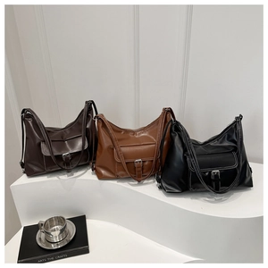 Detailed multi-color display of large capacity PU leather tote bags on minimalist steps