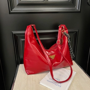 Women Large Capacity Hobo Shoulder Bag Retro PU Leather Tote With Triangle Logo Fashion Commute Underarm Bag Crossbody Handbag