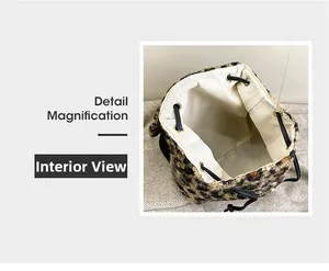 Vue détaillée de l'intérieur du sac seau léopard en peluche avec cordon serrage