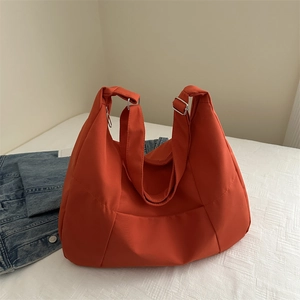 Sac Fourre-tout en Cuir PU Minimaliste pour Femmes Grande Capacité Sac à Épaule Plissé Sac à Main Décontracté Commute Bandoulière Réglable Couleur Unie