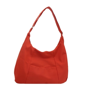 Grand sac hobo en toile orange avec plis et design en croissant pour le trajet quotidien