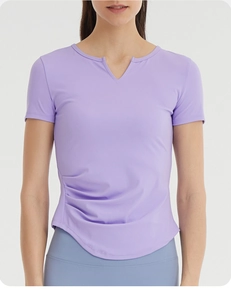 Detail of light purple slim fit yoga t-shirt with V-neckline and waist gathering detail