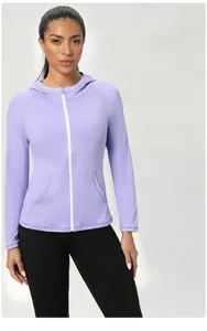 Veste de yoga à capuche slim en violet clair avec fermeture éclair et poches pour le sport