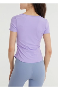 Slim fit light purple yoga t-shirt with curved hem and breathable fabric for workout