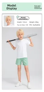 Détail du short de sport ample respirant pour garçon et du t-shirt en coton blanc