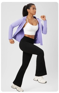 Photo d'action de la veste de yoga à capuche zippée et legging de sport pour femmes