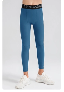 Détail du legging de compression bleu garçon avec coutures ergonomiques et taille élastique