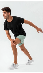 Men's quick-dry sports set with black mesh t-shirt and green split shorts