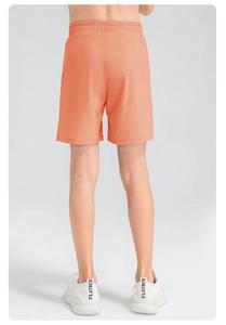Vue arrière du short de sport corail pour garçon à séchage rapide et taille élastique