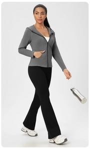Veste de yoga à capuche ajustée et pantalon évasé noir pour fitness et course