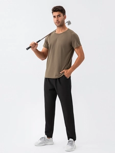 Men's olive green quick-dry T-shirt and black straight-leg sports pants athletic outfit