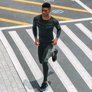 Men's quick-dry compression sports suit with reflective V-lines and camo pocket details