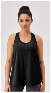 Detail van ademende zwarte mesh-stof op een racerback yoga tanktop voor dames