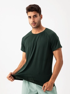 Men's dark green quick-dry sports t-shirt with breathable mesh fabric and high elasticity