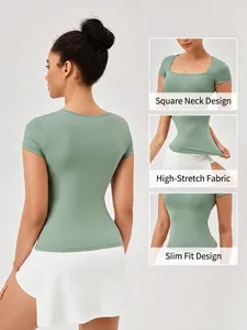 T-shirt fitness verde salvia con scollo quadrato da donna e gonna bianca in set slim fit