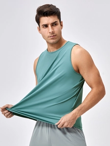 Men's loose breathable fitness tank top in mint green for running and sports training