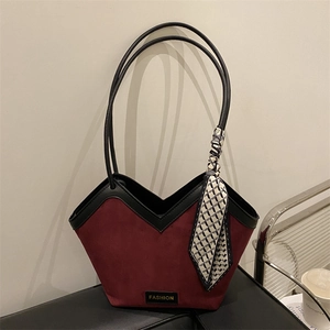 Retro PU Leather Tote Bag Large Capacity Solid Color V-Opening Shoulder Bag With Silk Scarf Chic Daily Handbag