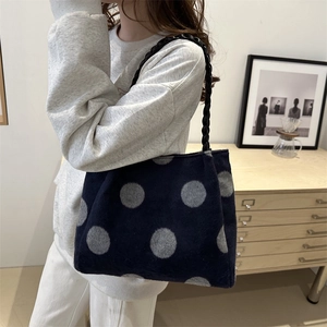 Grand sac cabas en laine bleu marine à pois blancs avec anses tissées noires pour femme