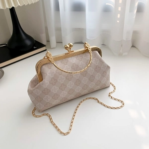 Vintage PU Leather Kiss Lock Shoulder Bag For Women Floral Monogram Pattern Chain Strap Handbag Retro Shell Frame Bag