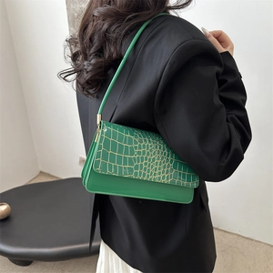Stylish bright green crocodile pattern faux leather shoulder bag for women fashion 2024