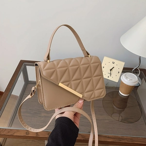 Petit Sac Carré en Cuir PU Matelassé pour Femmes Mode Couture Géométrique Sac à Épaule Bandoulière Avec Décor en Métal Doré