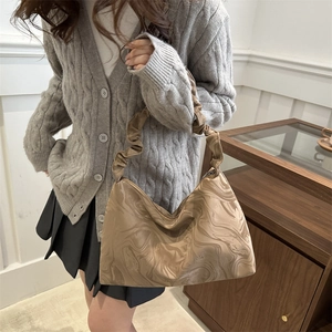 Fashionable half-moon tote bag with marble pattern and ruched shoulder strap in light brown