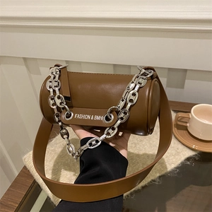 Sac à Épaule Rétro en Cuir PU pour Femmes Sac Sous le Bras Cylindre Élégant Avec Décoration de Chaîne en Argent et Large Bandoulière