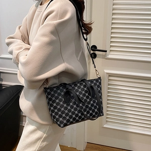 Fashion vintage print tote bag with large capacity and gold hardware for daily commute