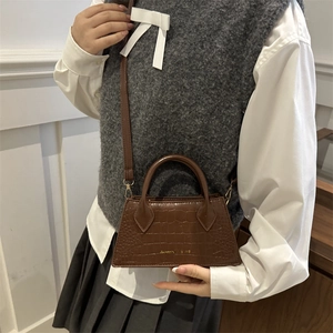 Vintage dark brown crocodile pattern trapezoid handbag with gold logo for women