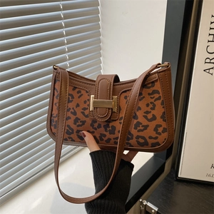 Sac à Épaule Sous le Bras Retro Imprimé Léopard pour Femme Petit Sac Carré en Cuir PU avec Boucle en Métal Sac Décontracté
