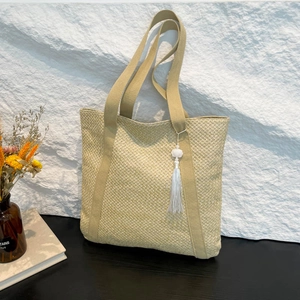 Sac Fourre-tout en Paille Tissé de Grande Capacité pour Femmes Sac à Bandoulière de Plage Avec Pompon Casual Sac de Vacances