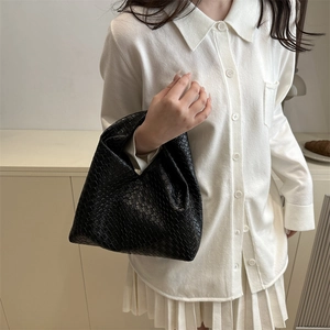 Classic black woven leather tote bag with Intrecciato texture for daily casual wear