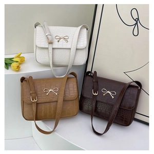 Détails de sacs à bandoulière élégants motif crocodile avec boucles dorées en trois couleurs